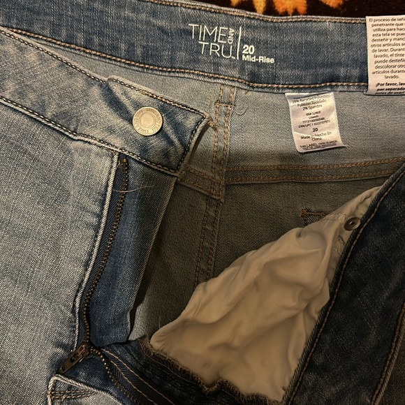 Never wore - Picture 2 of 3